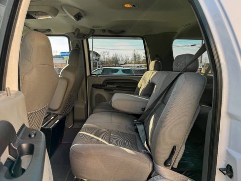Used 2005 Ford Excursion XLT image 18