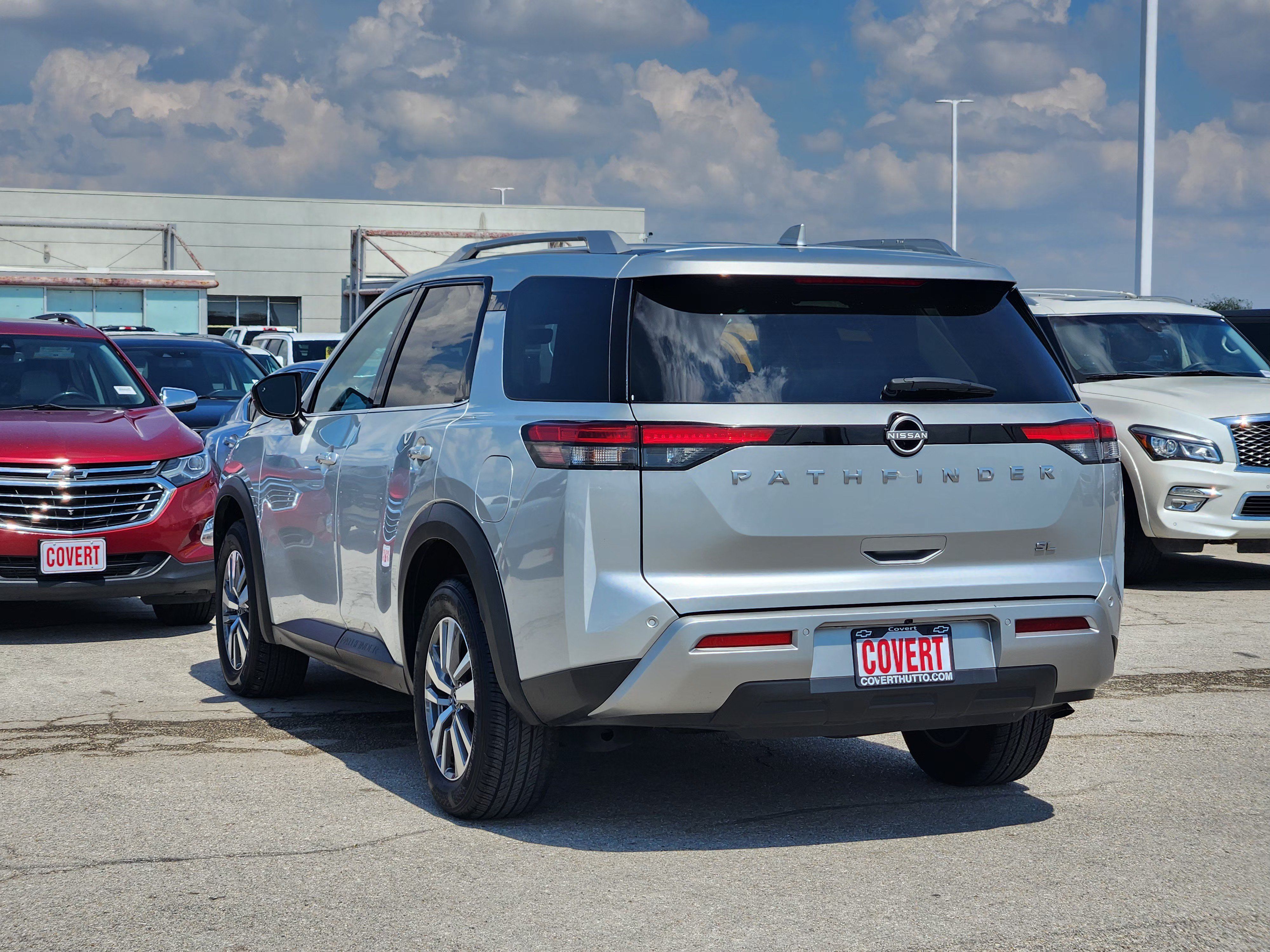 Used 2025 Nissan Pathfinder SL FWD image 5