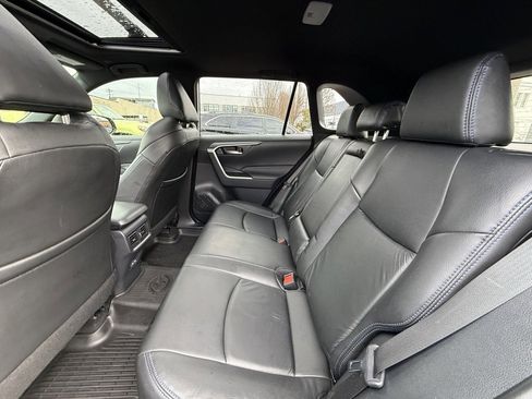 Used 2023 Toyota RAV4 SE image 18