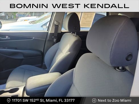 Used 2019 Kia Sorento LX image 11