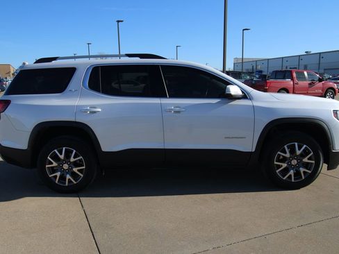 Used 2023 GMC Acadia SLT w/ Preferred Package image 4