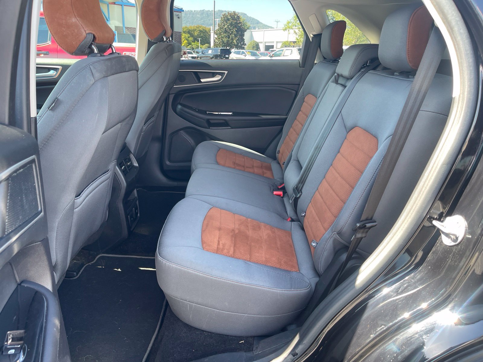 Used 2018 Ford Edge SEL w/ Equipment Group 201A FWD image 5