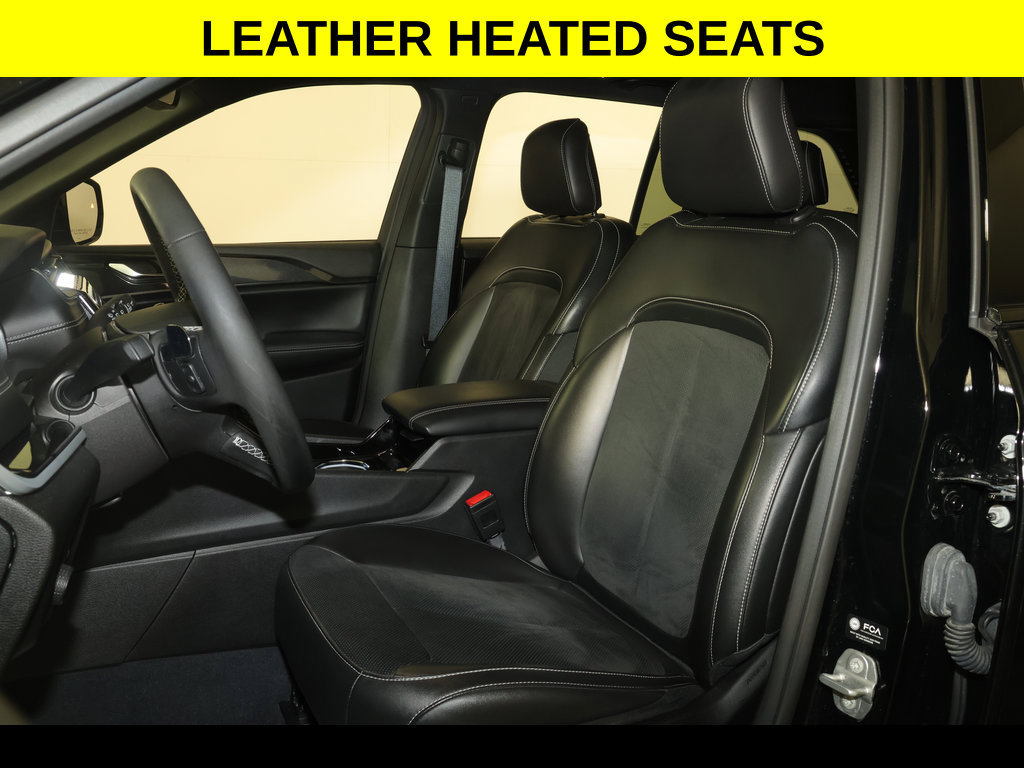 Used 2023 Jeep Grand Cherokee Altitude AWD/4WD image 4