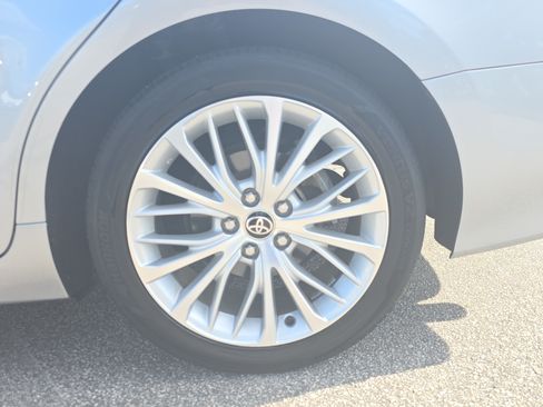 Used 2020 Toyota Camry XLE w/ Sunroof Package FWD image 31