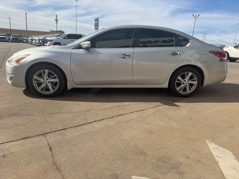Used 2014 Nissan Altima 2.5 SV image 5
