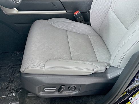 Used 2025 Toyota Tundra Limited image 14