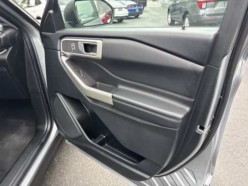 Used 2023 Ford Explorer XLT AWD/4WD image 26