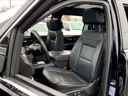 Used 2023 GMC Yukon XL Denali w/ Denali Reserve Package image 9