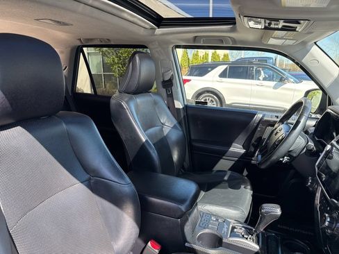 Used 2017 Toyota 4Runner Limited AWD/4WD image 29