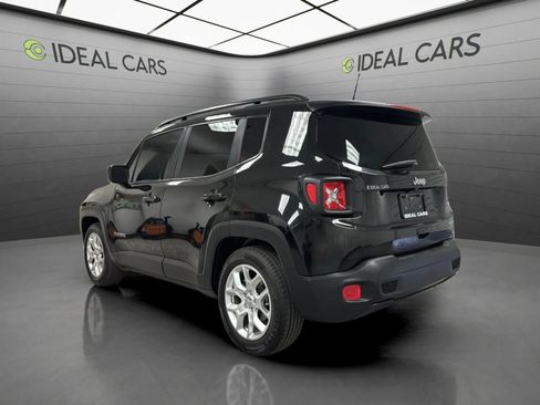 Used 2018 Jeep Renegade Latitude w/ Popular Equipment Group FWD image 3