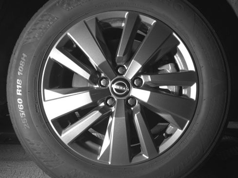 Used 2025 Nissan Pathfinder SV FWD image 13