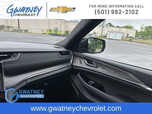 Used 2023 Jeep Grand Cherokee Overland w/ Luxury Tech Group IV AWD/4WD image 26