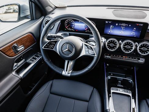New 2026 Mercedes-Benz GLB 250 image 14