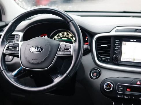 Used 2019 Kia Sorento SX image 9
