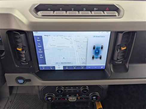 Used 2023 Ford Bronco Badlands image 23