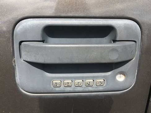 Used 2005 Ford F150 King Ranch AWD/4WD image 4