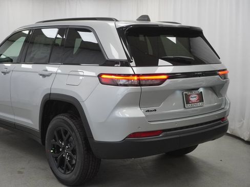New 2026 Jeep Grand Cherokee Altitude AWD/4WD image 12