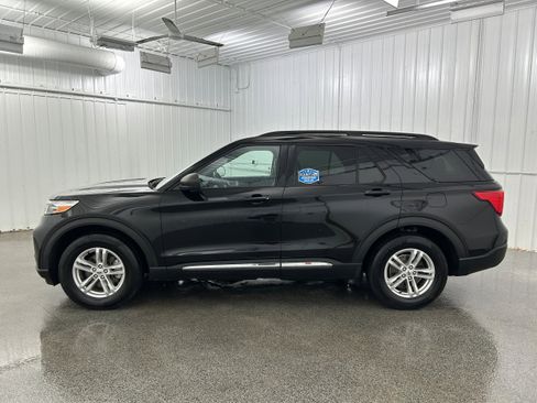 Used 2020 Ford Explorer XLT w/ Equipment Group 202A AWD/4WD image 19