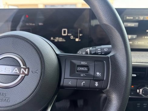 Used 2025 Nissan Kicks SV FWD image 30