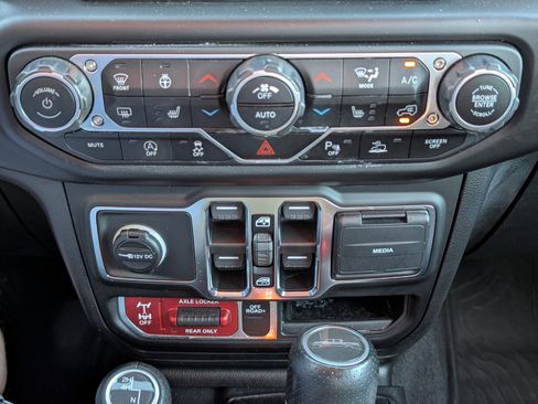 Used 2021 Jeep Gladiator Mojave image 18