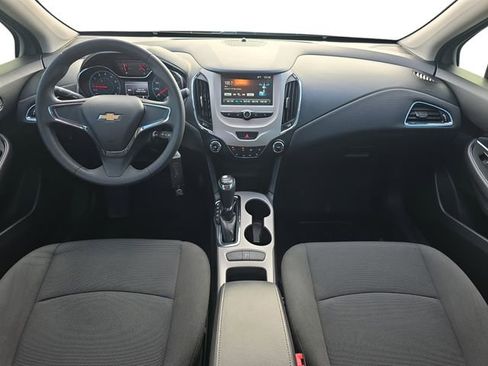 Used 2018 Chevrolet Cruze LS image 9