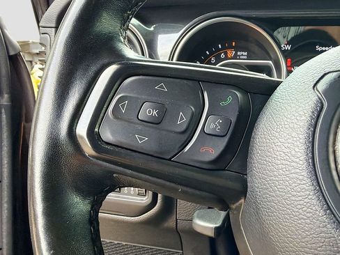 Used 2022 Jeep Wrangler Unlimited Sport AWD/4WD image 32