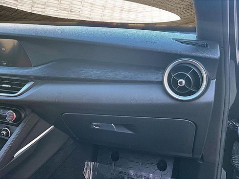 Used 2022 Alfa Romeo Stelvio Sprint image 16