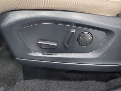Used 2020 Ford Explorer XLT w/ Comfort Package AWD/4WD image 16
