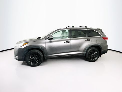 Used 2017 Toyota Highlander XLE AWD/4WD image 4