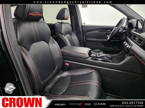 Used 2025 Honda Pilot TrailSport image 36