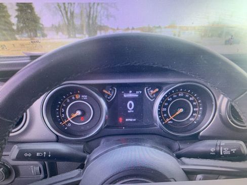 Used 2023 Jeep Gladiator Sport image 5