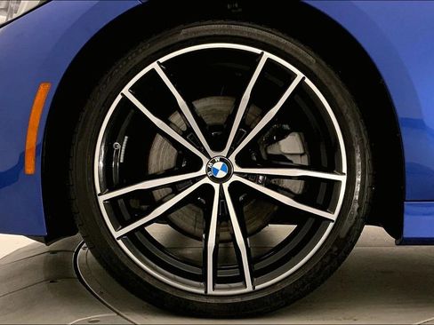 Used 2023 BMW 330i xDrive Sedan w/ M Sport Package AWD/4WD image 8