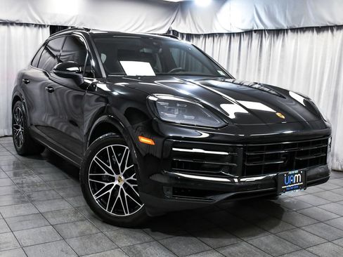 Used 2024 Porsche Cayenne AWD/4WD image 3