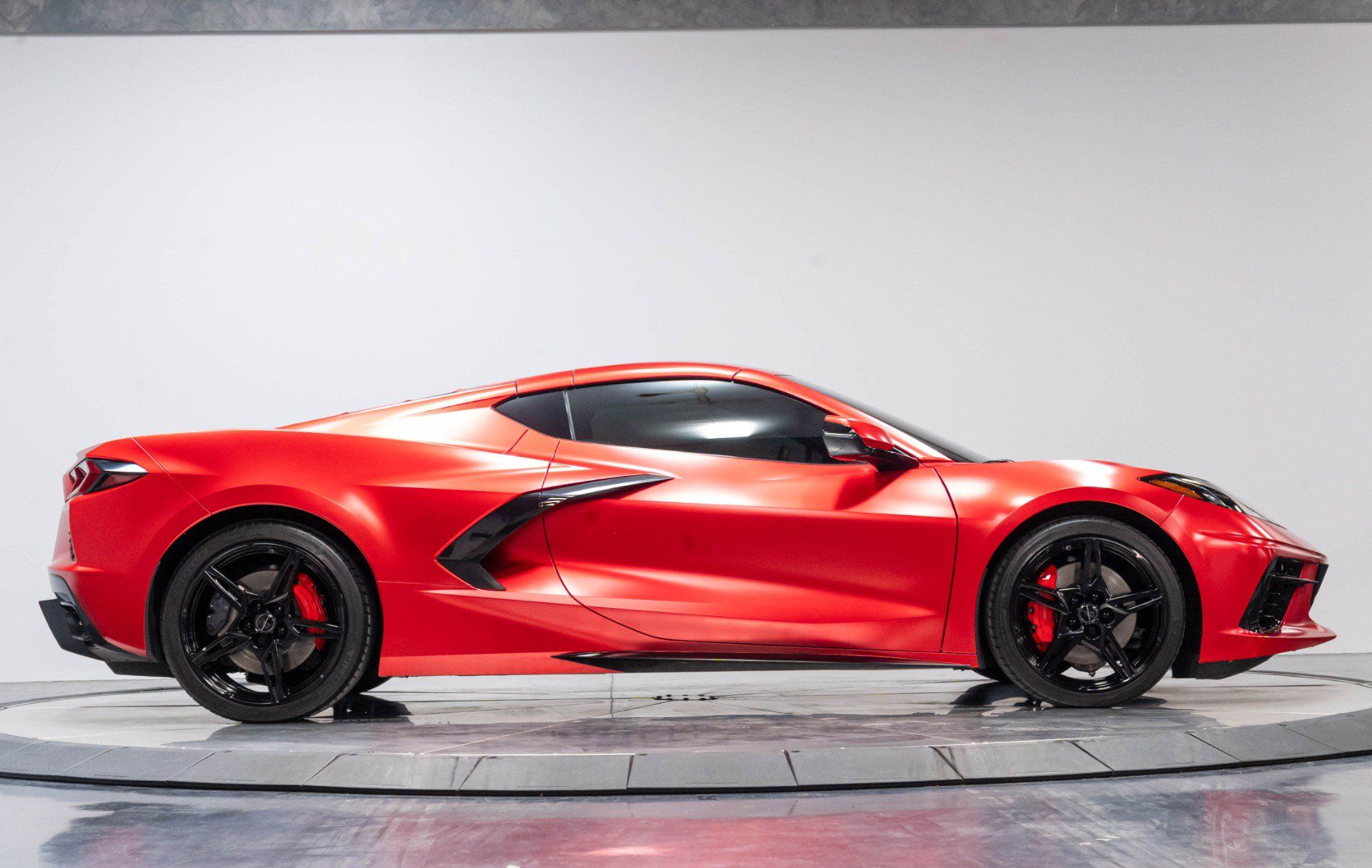 Used 2022 Chevrolet Corvette Stingray Coupe w/ 2LT w/ Z51 Performance Package RWD image 27
