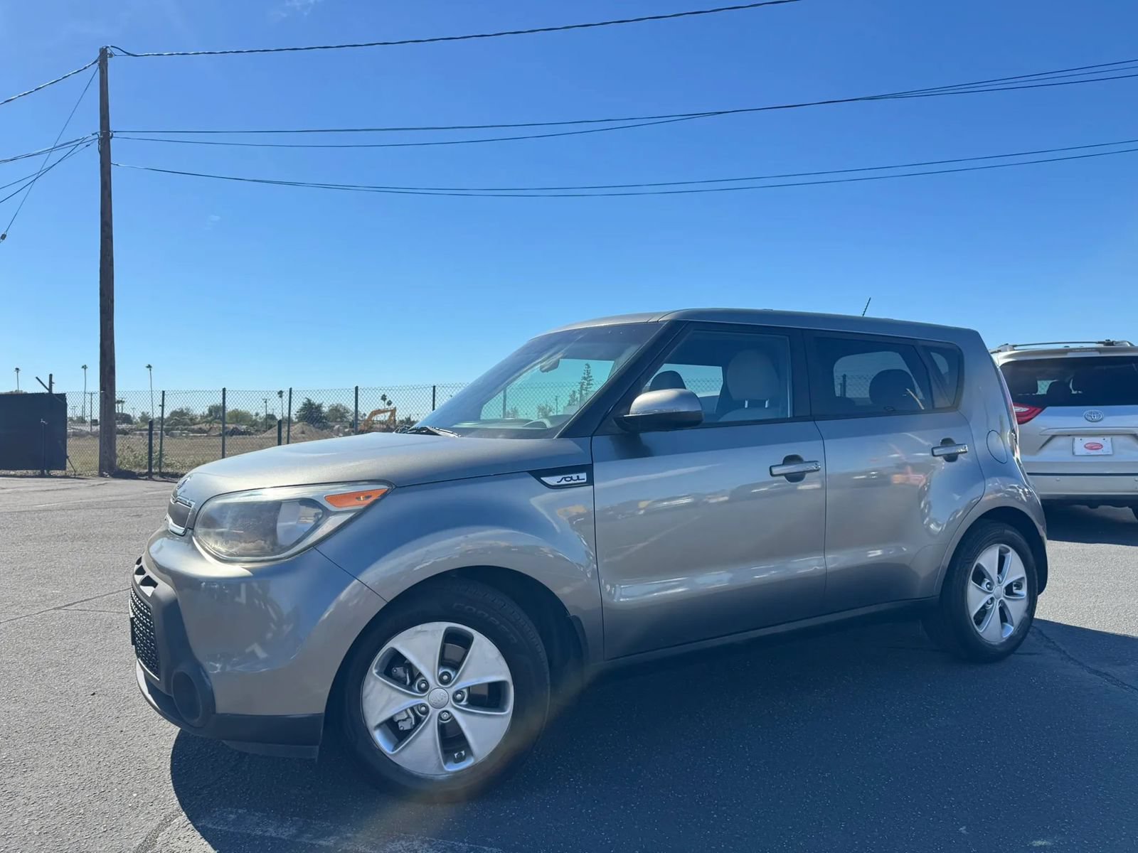 Used 2015 Kia Soul FWD image 2