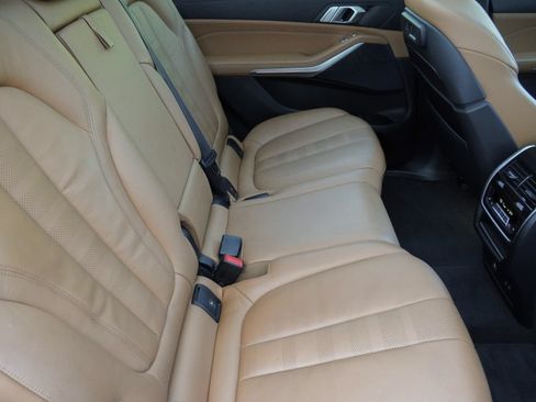 Used 2022 BMW X7 xDrive40i w/ M Sport Package AWD/4WD image 36