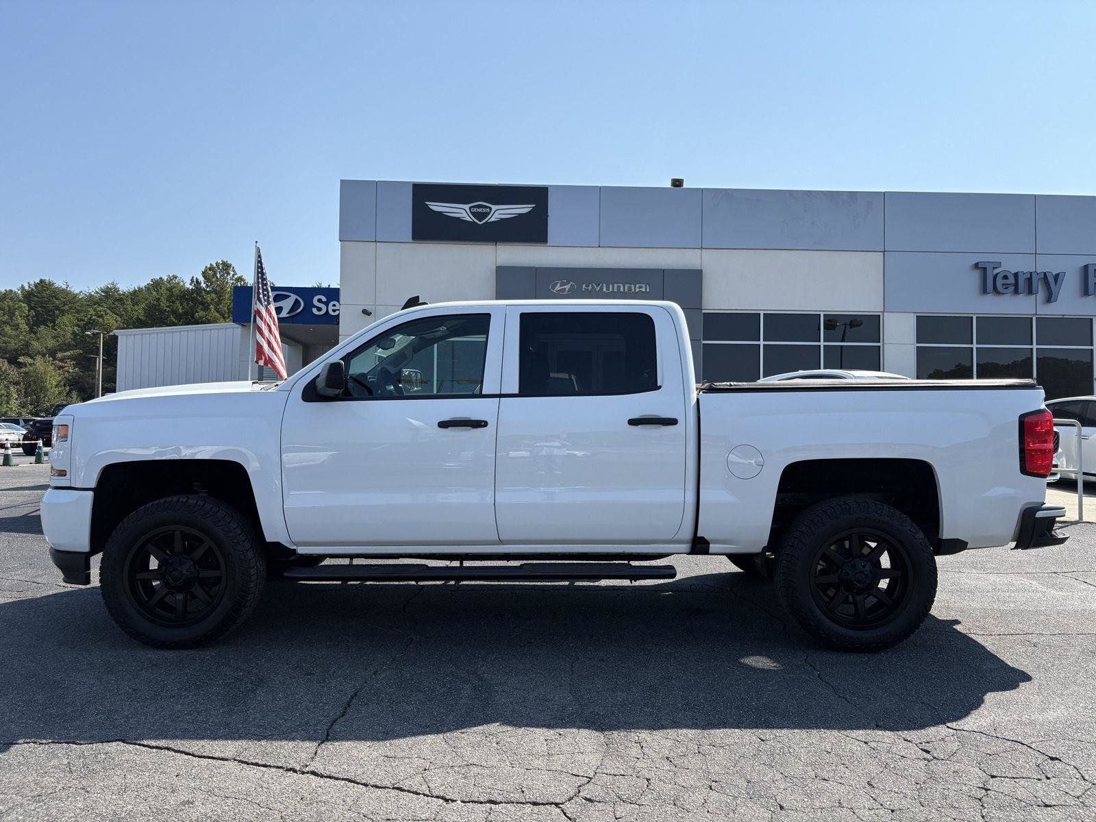 Used 2018 Chevrolet Silverado 1500 Custom w/ Custom Value Package RWD image 4