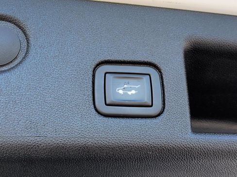 Certified 2020 Chevrolet Equinox Premier FWD image 11