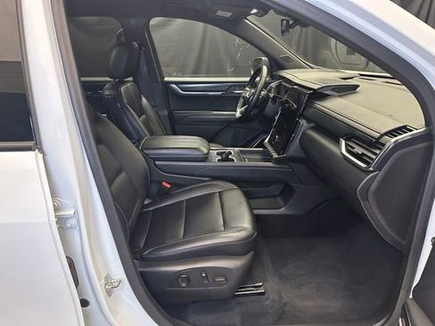 Used 2024 GMC Acadia Elevation AWD/4WD image 14