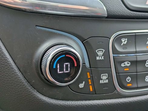 Used 2019 Chevrolet Equinox LT AWD/4WD image 21
