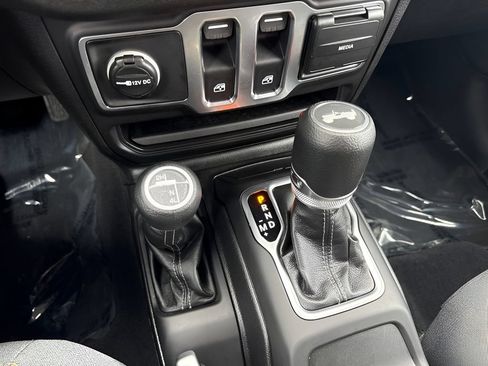 Used 2025 Jeep Wrangler Sport AWD/4WD image 11