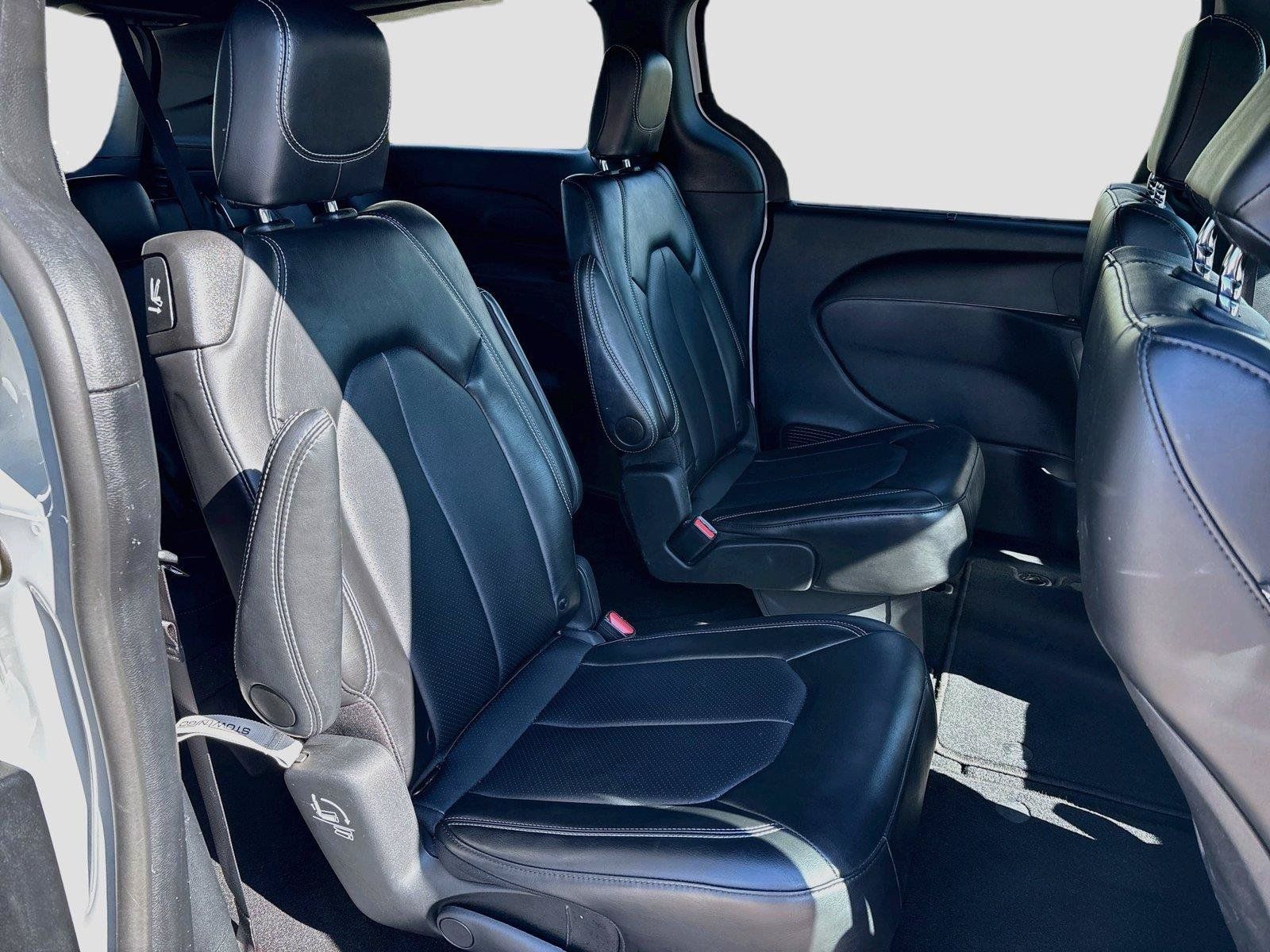 Certified 2025 Chrysler Pacifica Select FWD image 27