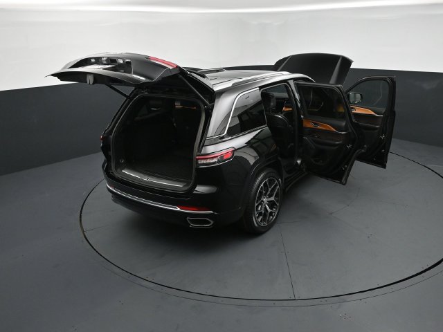 Used 2022 Jeep Grand Cherokee Summit AWD/4WD image 29