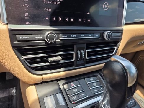Used 2019 Porsche Macan AWD/4WD image 24