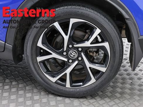 Used 2021 Toyota C-HR XLE FWD image 32