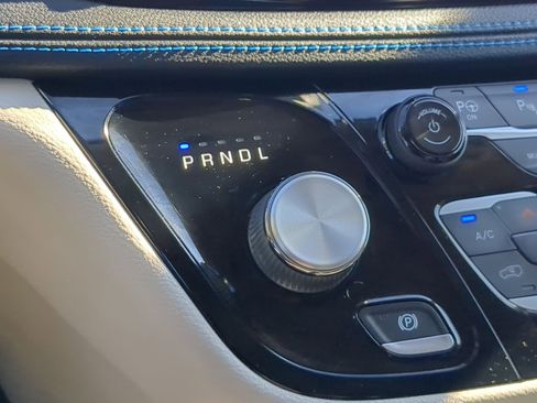 Used 2021 Chrysler Pacifica Touring-L image 26