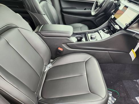 New 2026 Jeep Grand Cherokee Limited RWD image 10