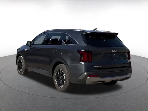 Used 2024 Kia Sorento S image 7
