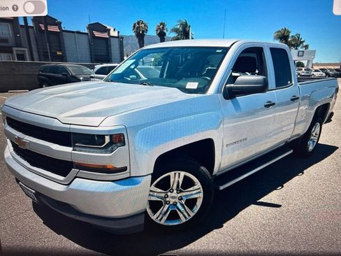 Used 2017 Chevrolet Silverado 1500 Custom w/ Custom Convenience Package RWD image 1