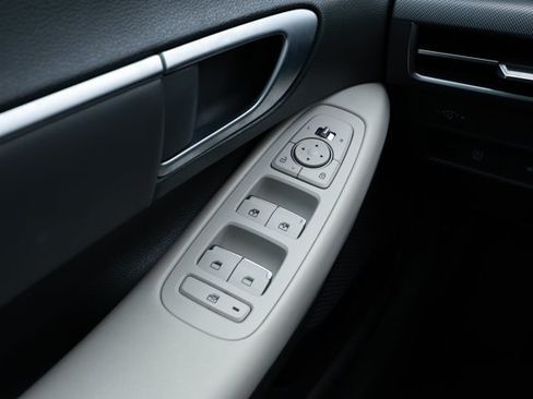 Used 2025 Hyundai Sonata SEL FWD image 19